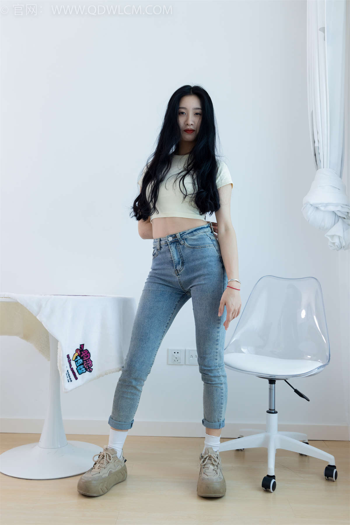 图片[2]-物恋传媒 NO.1783 绒绒-运动鞋、自然穿脏白棉袜（很脏）-日更街拍