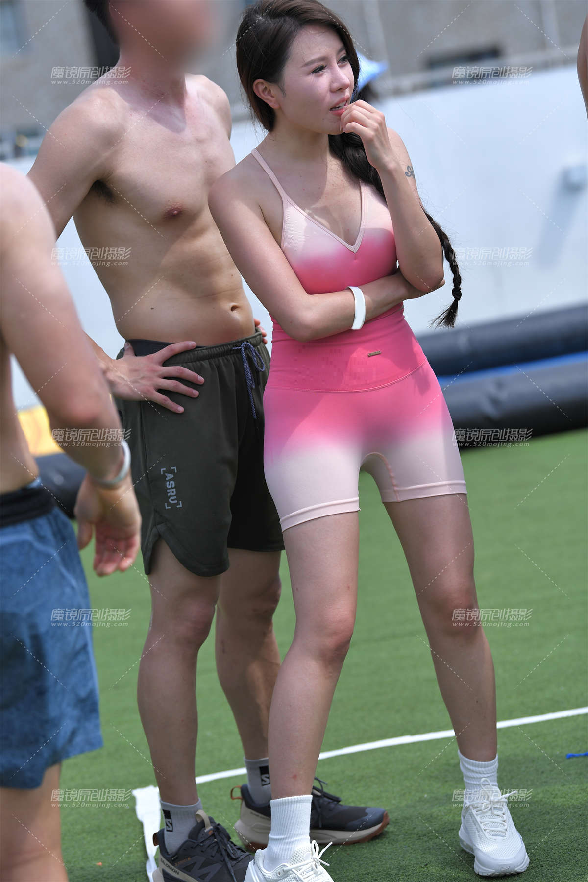 图片[2]-粉色紧身五分裤-日更街拍