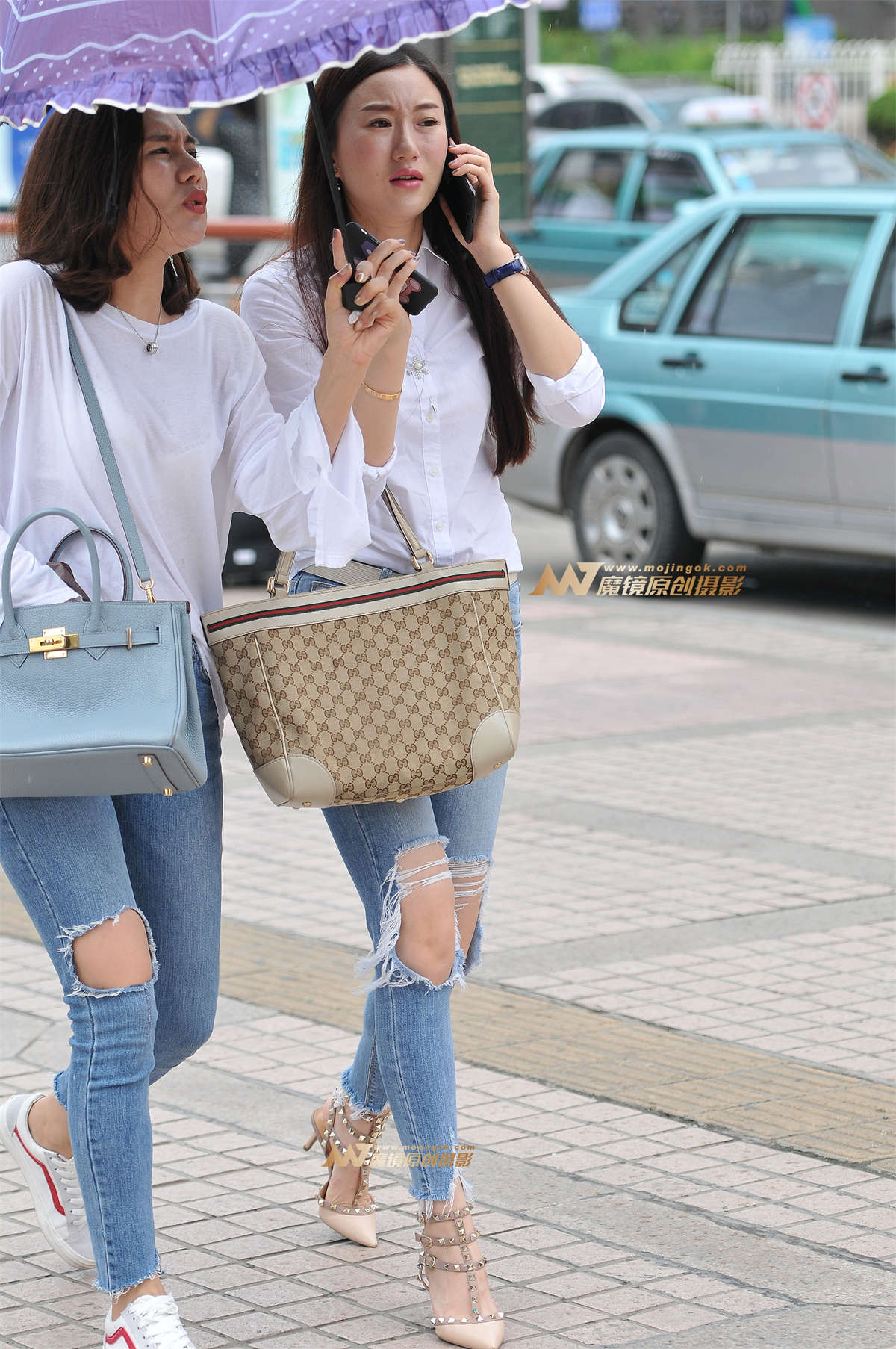 破洞紧身牛仔美女-日更街拍