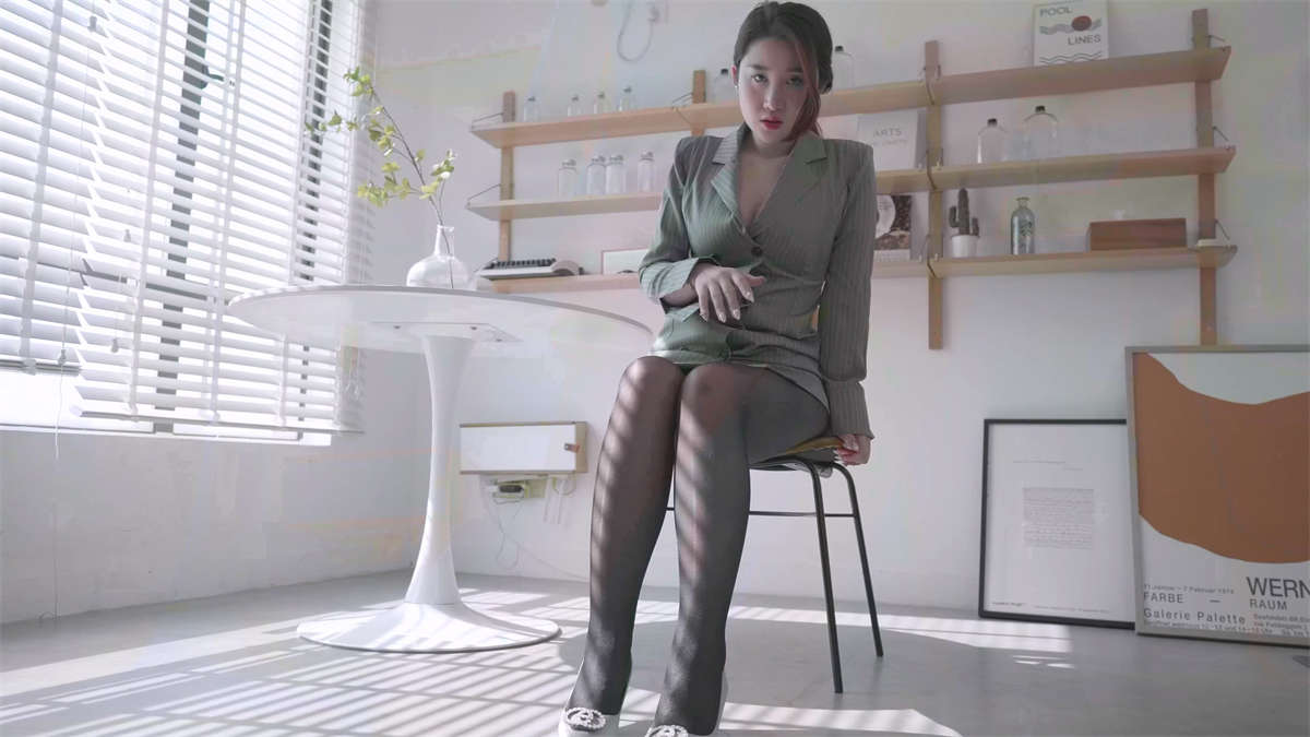 Ligui丽柜视频 2021.02.27 午后45°阳光 静瑶-日更街拍