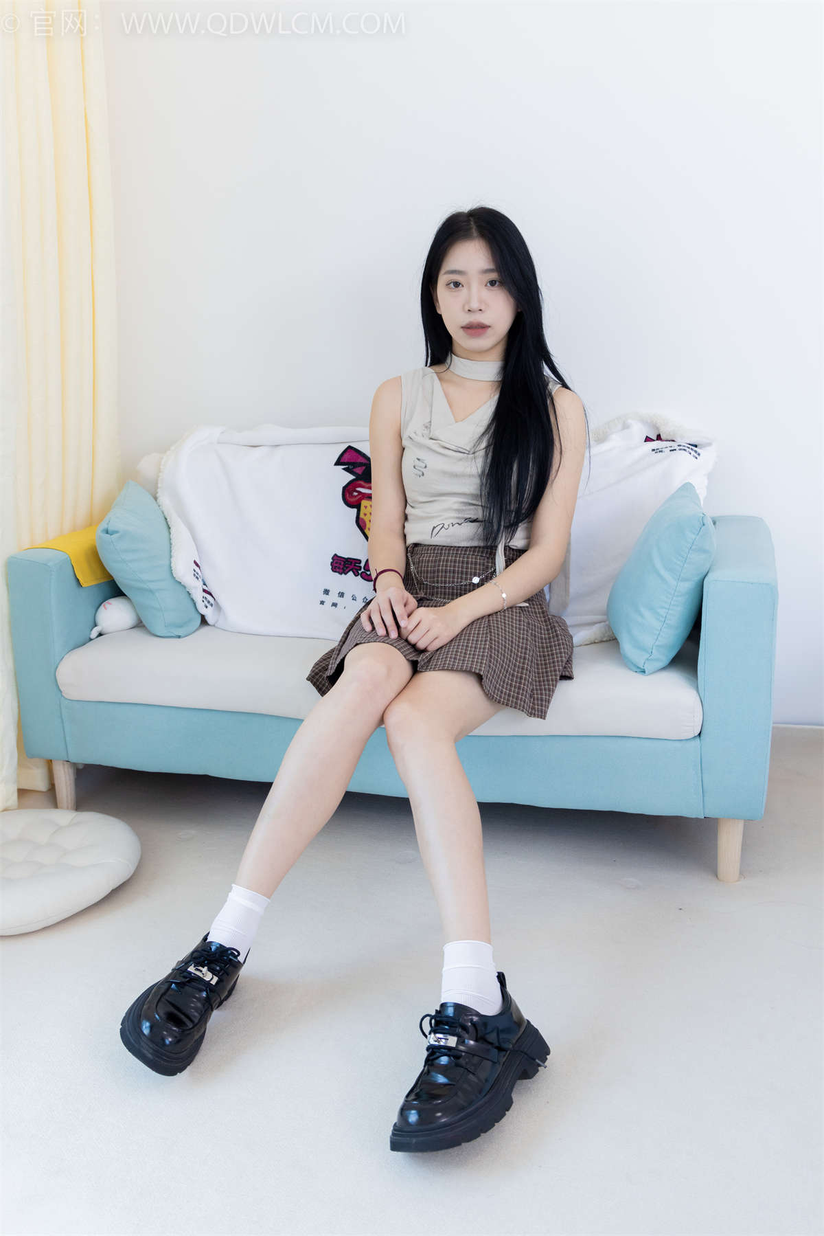 图片[2]-物恋传媒 NO.1784 小谷-皮鞋、白冰丝袜、裸足-日更街拍