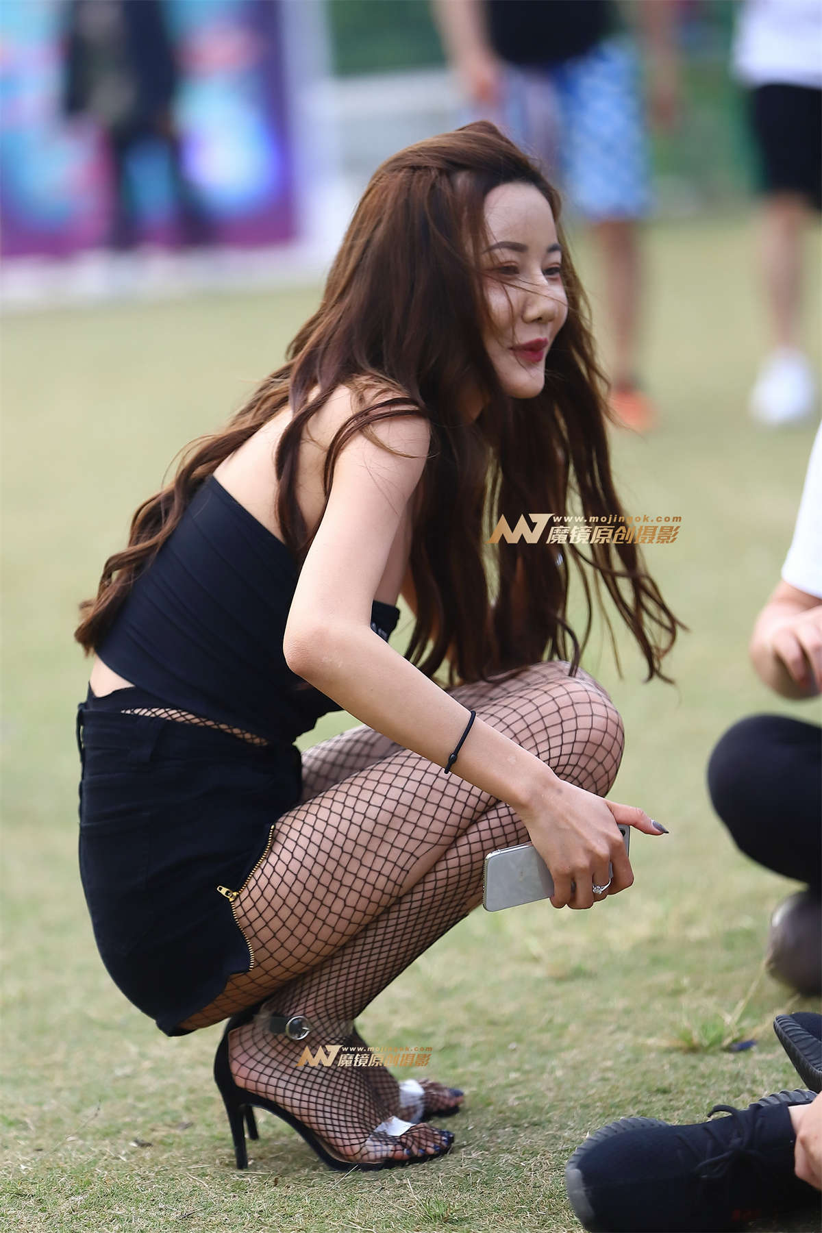 【Mark赛帖】黑色连衣短裙性感黑网袜-日更街拍