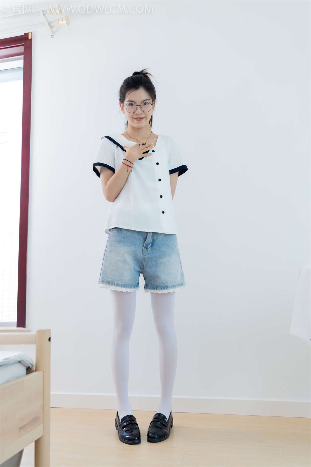 图片[2]-物恋传媒 NO.1785 青黛-皮鞋、厚白丝、裸足（红色美甲）-日更街拍