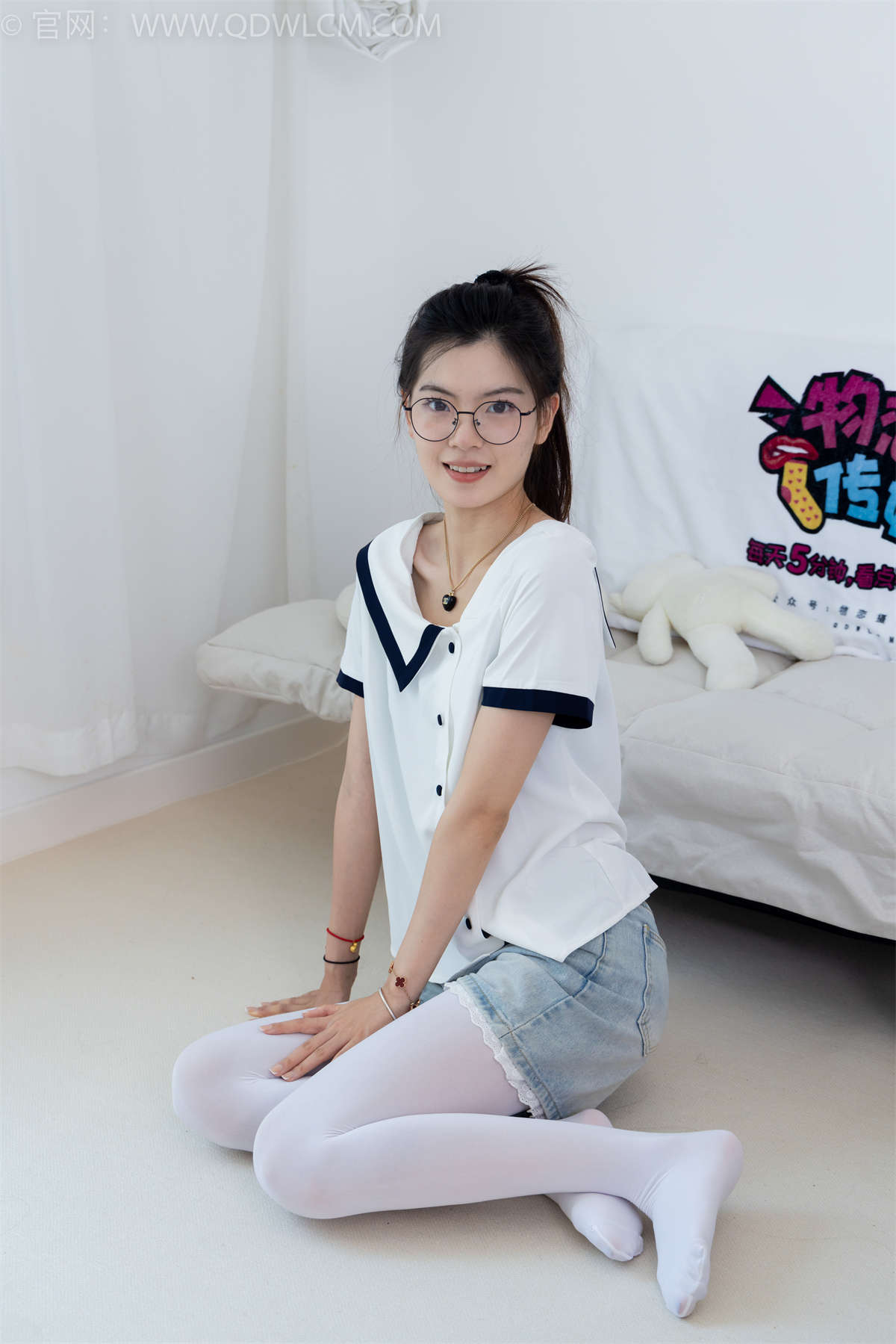 物恋传媒 NO.1785 青黛-皮鞋、厚白丝、裸足（红色美甲）-日更街拍