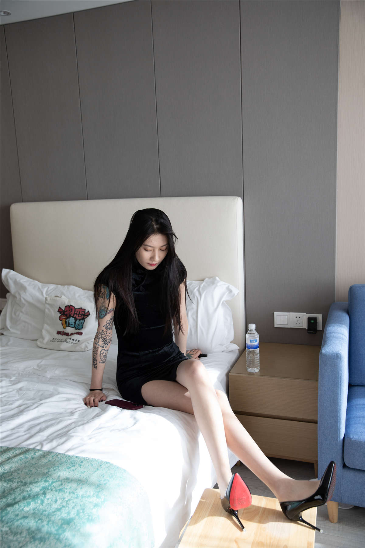 图片[2]-物恋传媒 NO.667 兔兔-夜晚的寄托-日更街拍