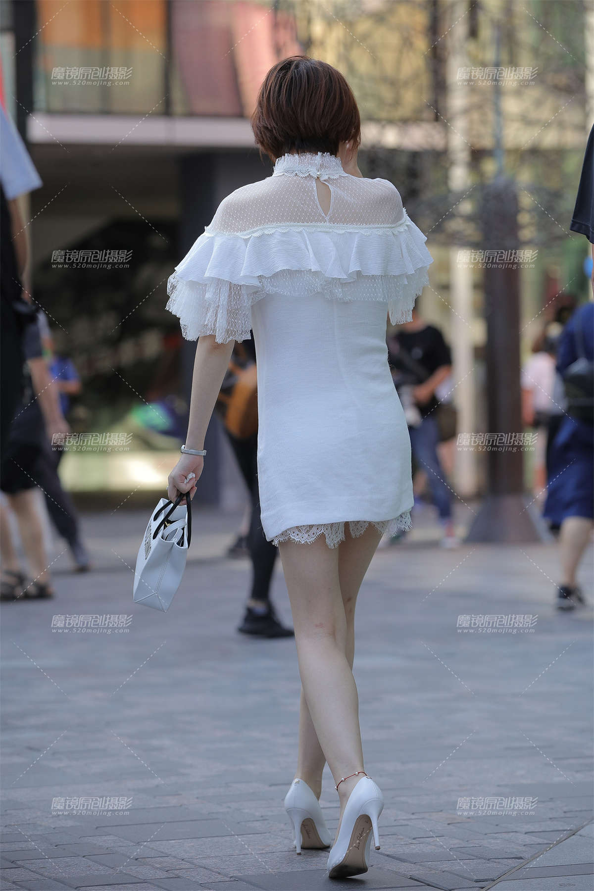 图片[2]-纤细美腿高跟美眉-日更街拍