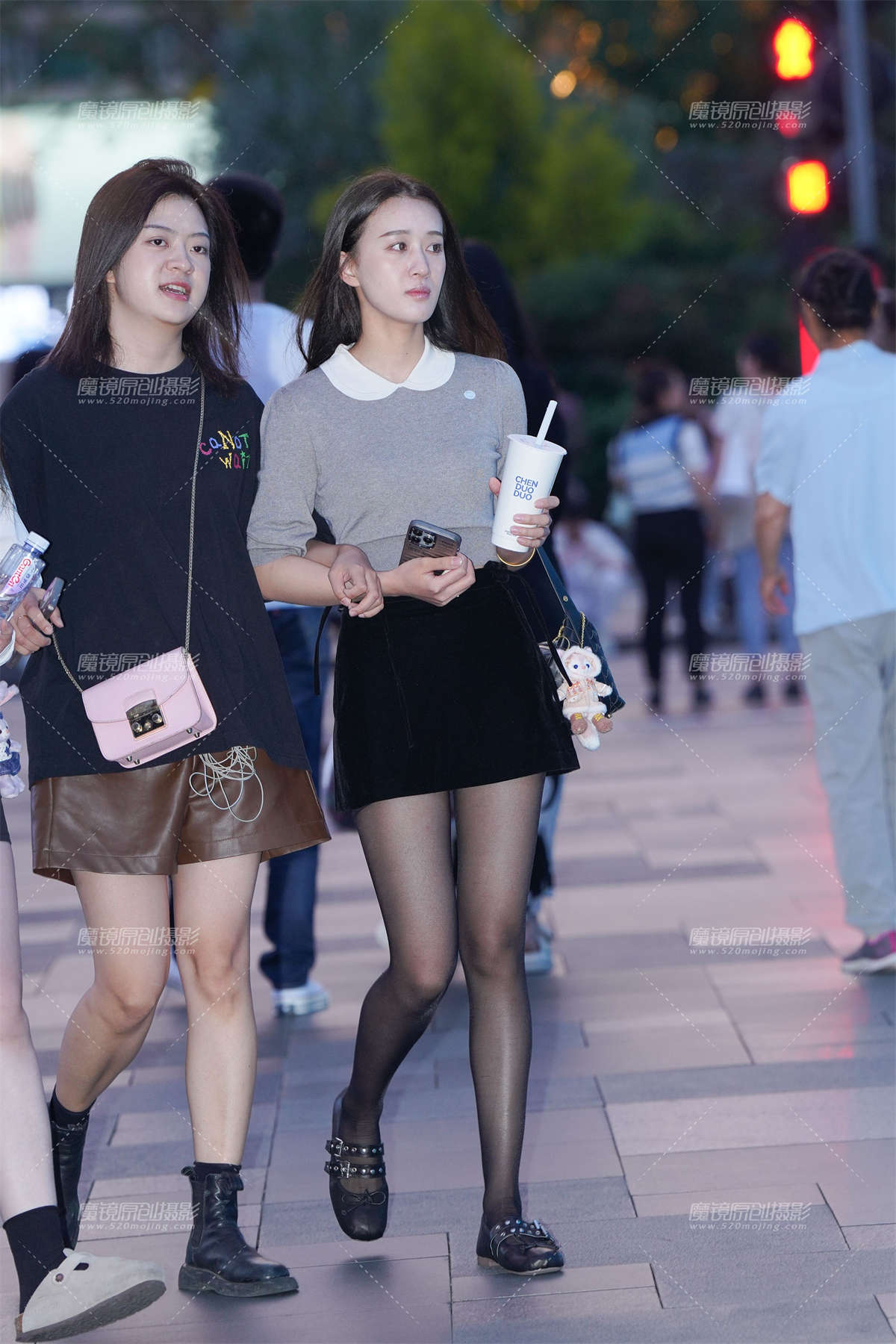 图片[2]-黑丝清秀美女-日更街拍