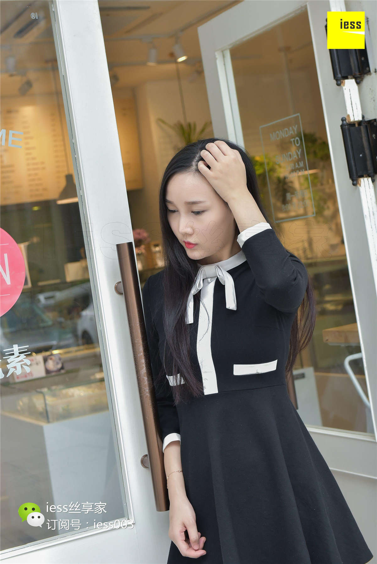 图片[2]-IESS异思趣向 丝享家090期：橱窗里的肉丝美女文欣-日更街拍