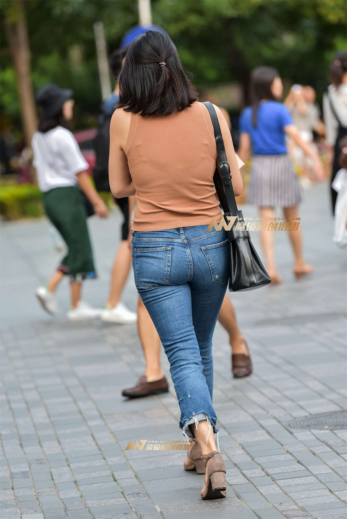 图片[2]-【赛德克赛帖】 靓丽的紧牛美女 有着甜美酒窝笑容-日更街拍