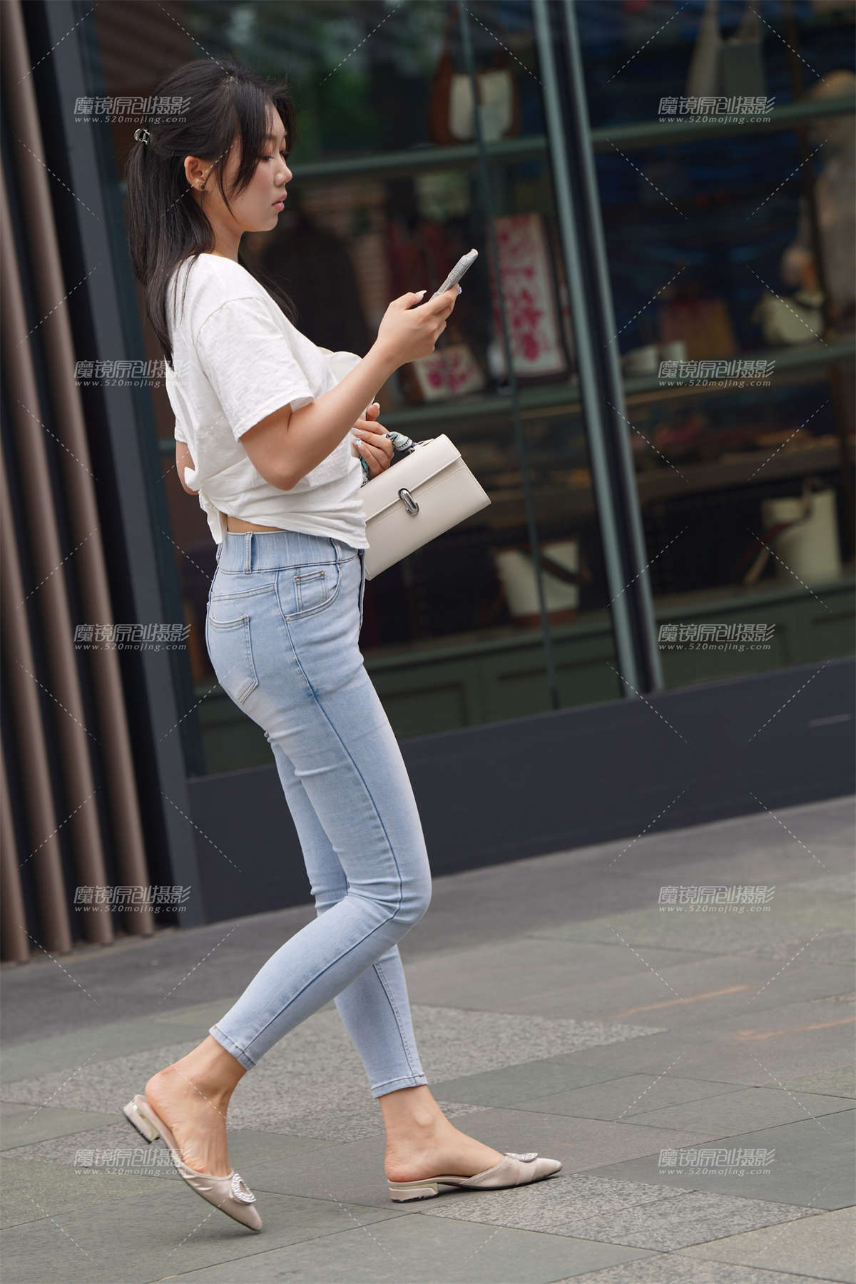 紧牛美眉-日更街拍