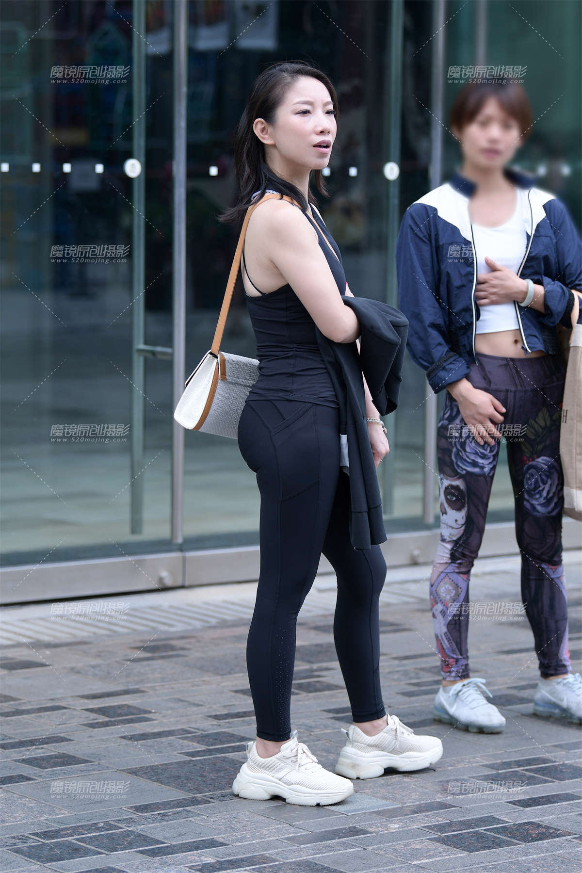 【小默赛帖】★黑色紧身美女★-日更街拍