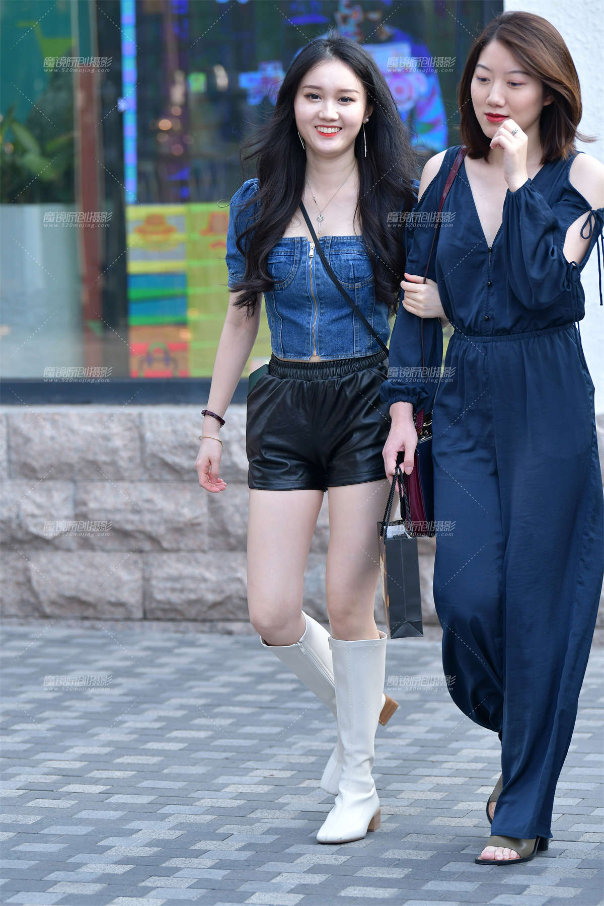 图片[2]-★开心姐妹聊天逛街美女-日更街拍