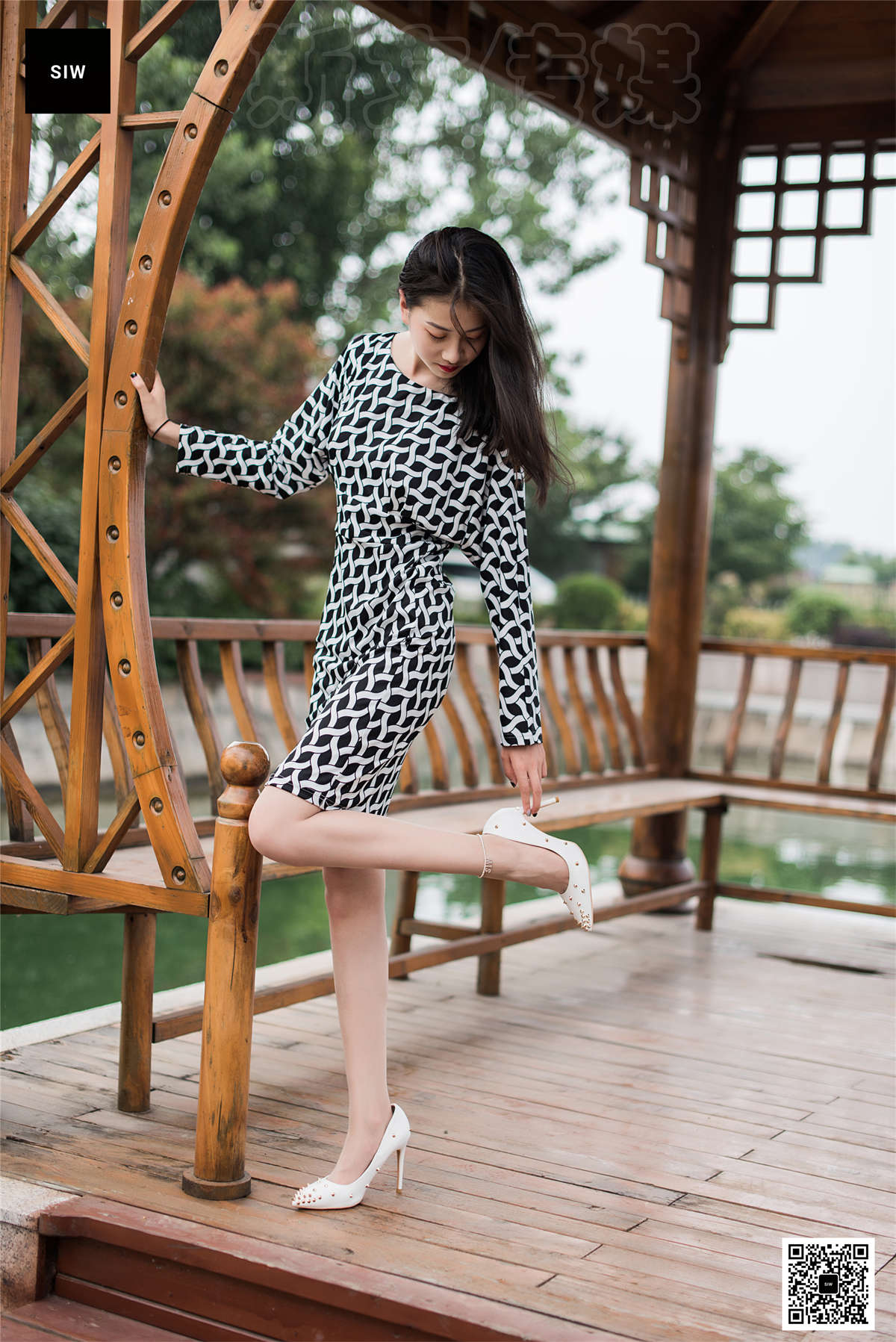 SIW斯文传媒 VOL.074 湖心凉亭-雯静-日更街拍