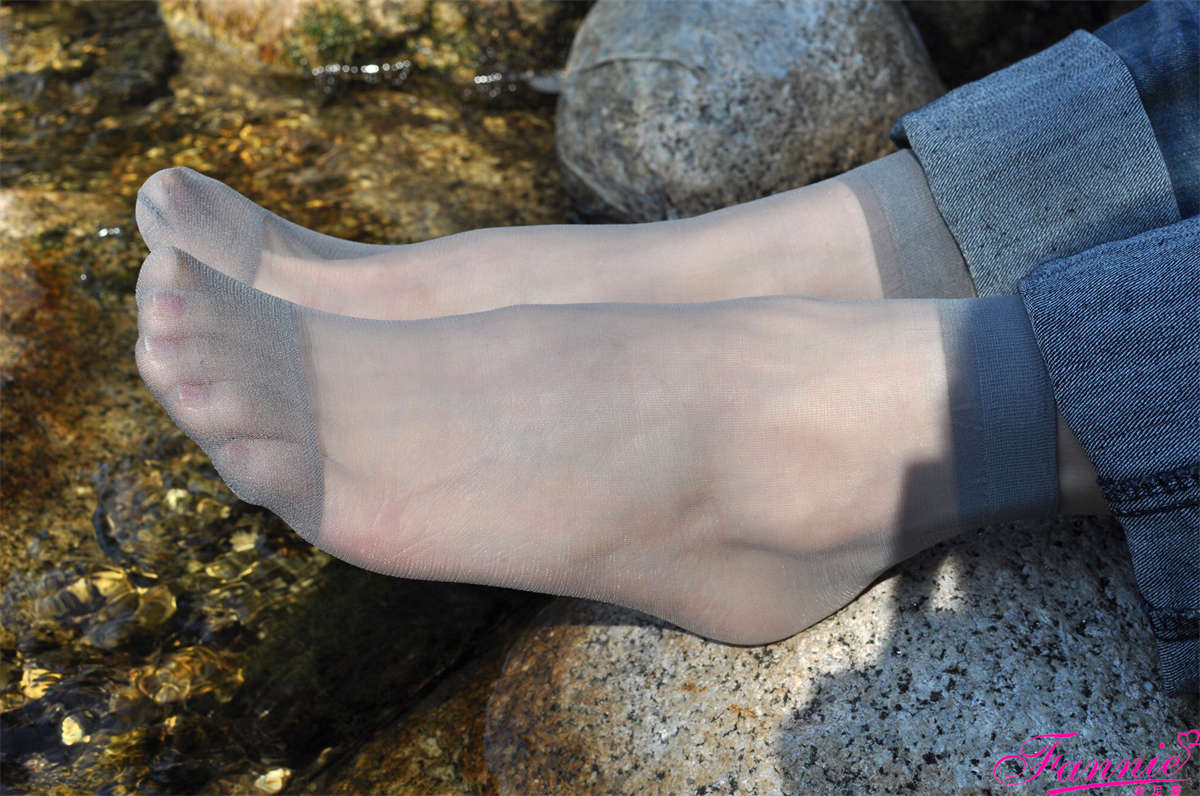 Fannie芬妮美足园NO.625 秋水悠悠 丝足（2）-日更街拍