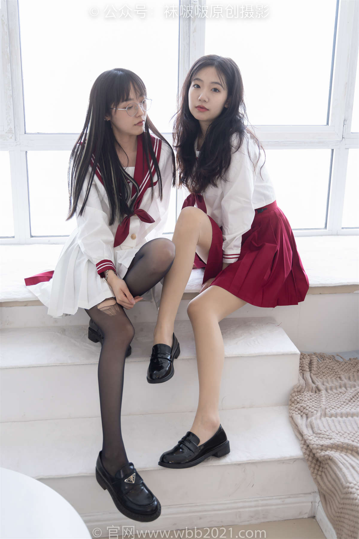 图片[2]-袜啵啵 No.302 小甜豆稚予-三双皮鞋、板鞋、黑丝（脚尖加固款）、两双肉丝（脚尖加固款）、裤里丝 花絮版-日更街拍