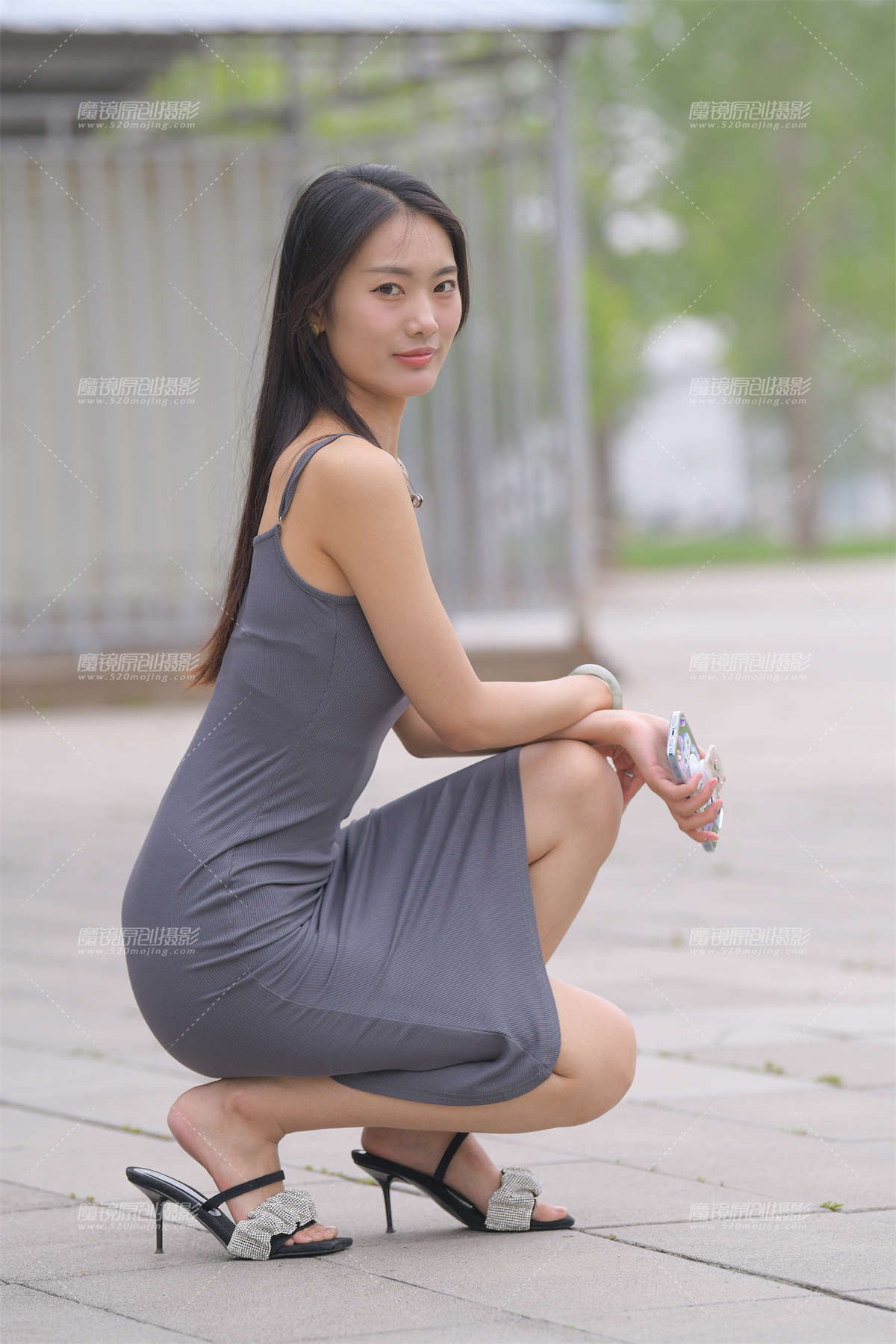 灰裙女子-日更街拍