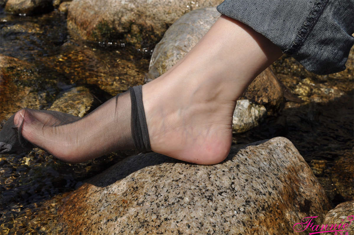 Fannie芬妮美足园NO.626 秋水悠悠 丝足（3）-日更街拍