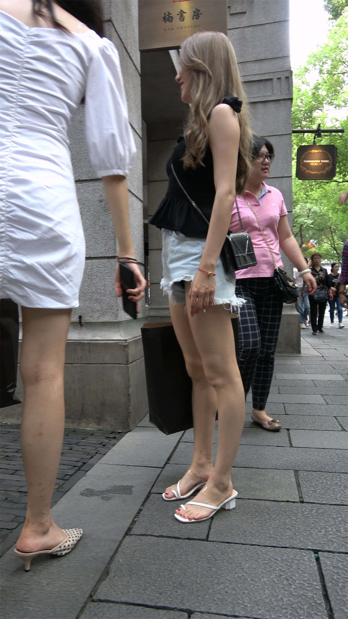 图片[2]-白裙气质美女姐姐-日更街拍