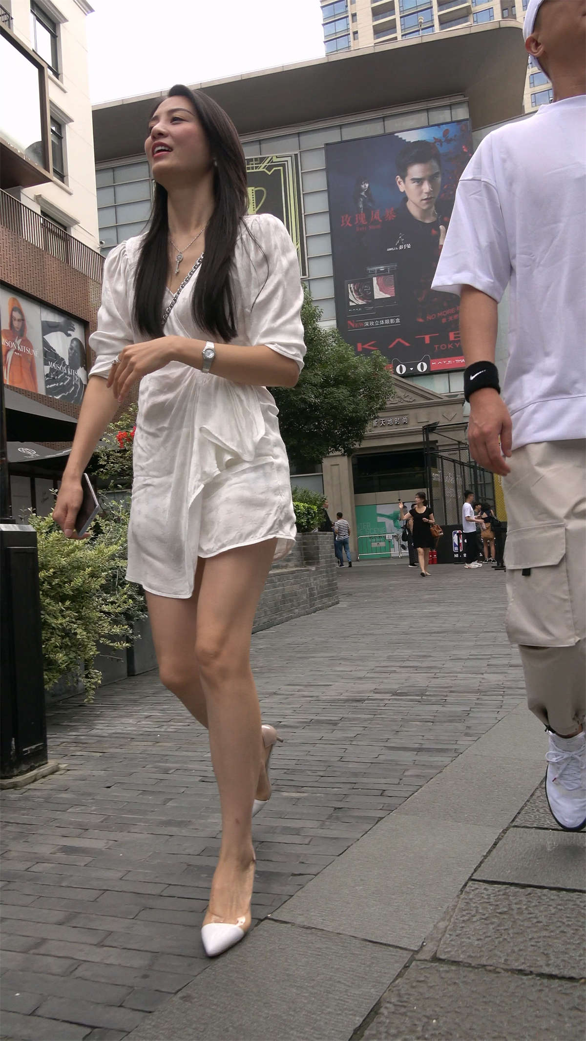 图片[2]-白裙长腿姐姐-日更街拍