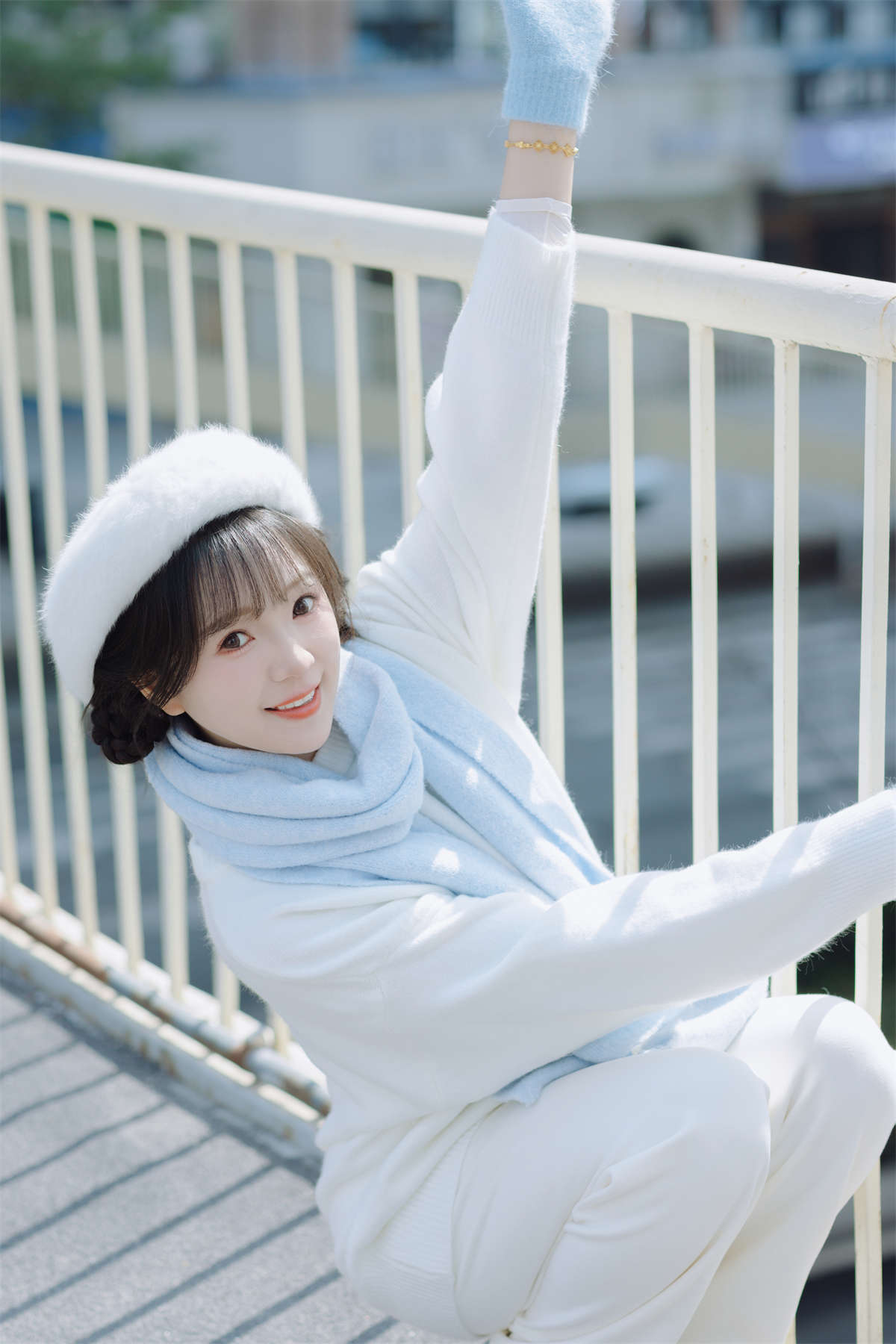 图片[2]-YITUYU艺图语 2025.03.25 天桥上的蓝色冬季 鱼泡泡-日更街拍