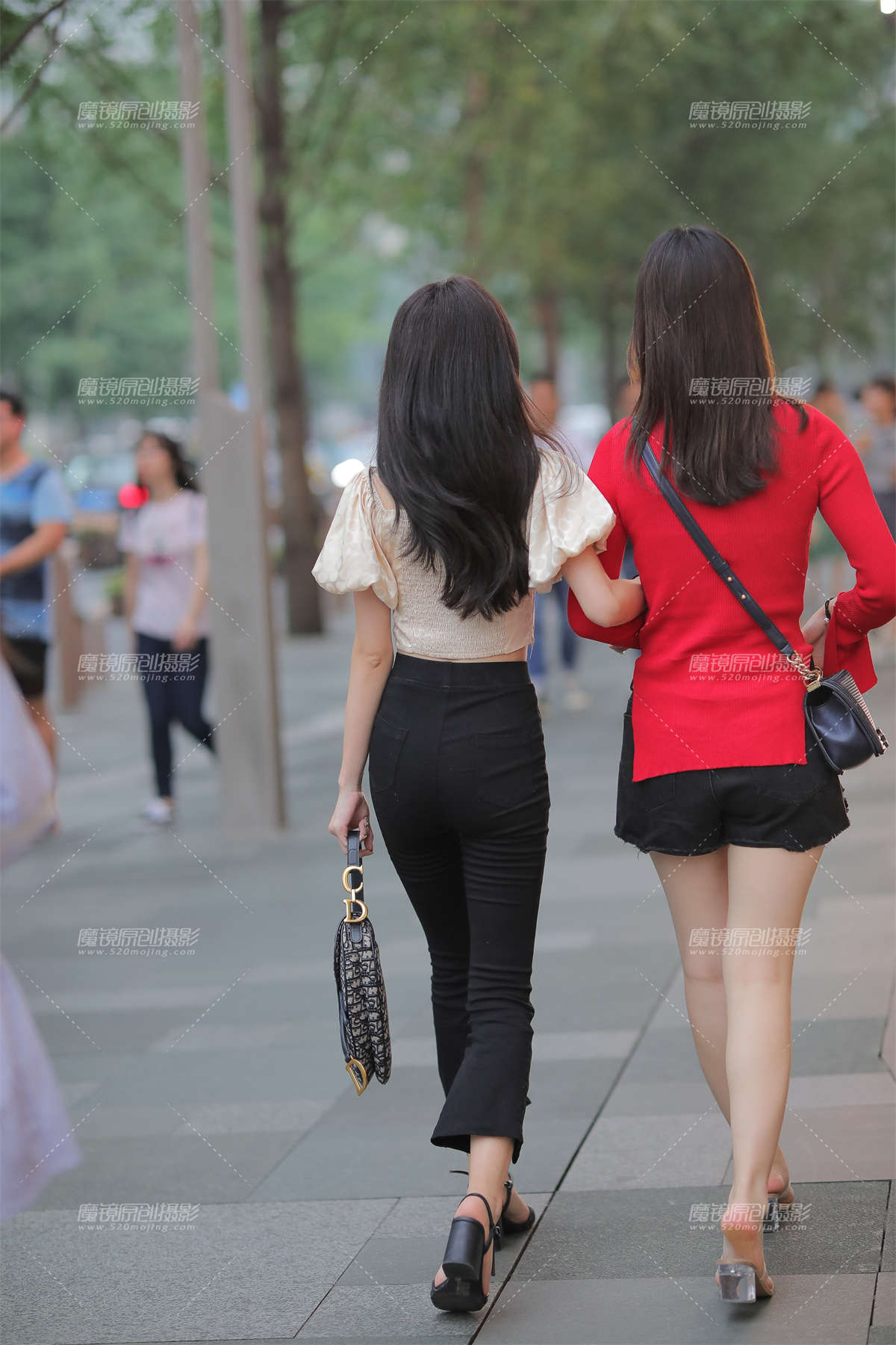 图片[2]-黑色牛仔裤美女 女生眼中的好身材-日更街拍