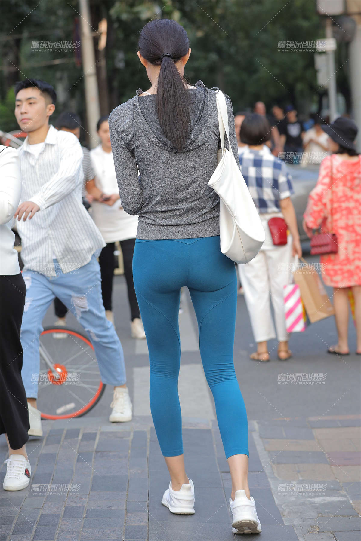 图片[2]-长腿高挑紧身裤__-日更街拍