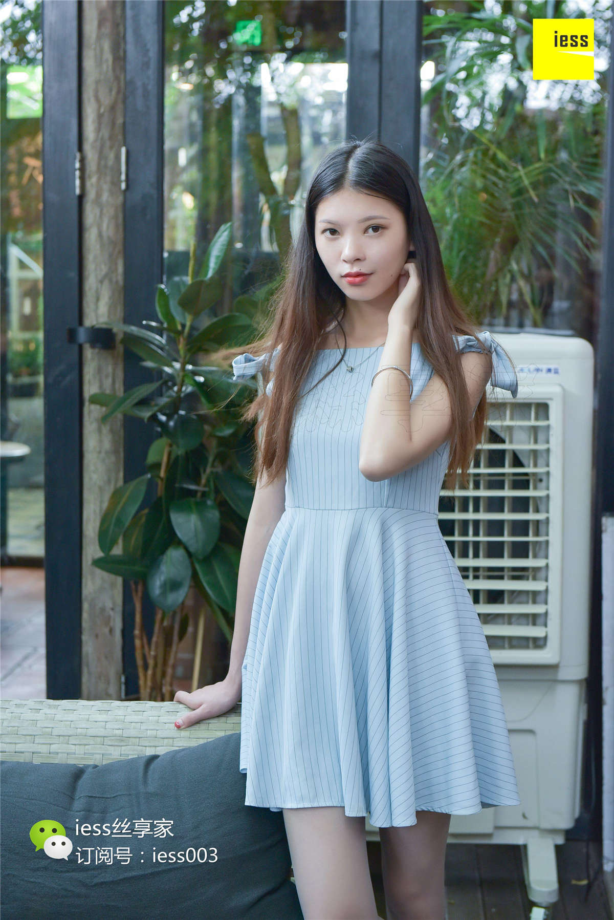 IESS异思趣向 丝享家093期：水池旁嬉戏的少女七七-日更街拍