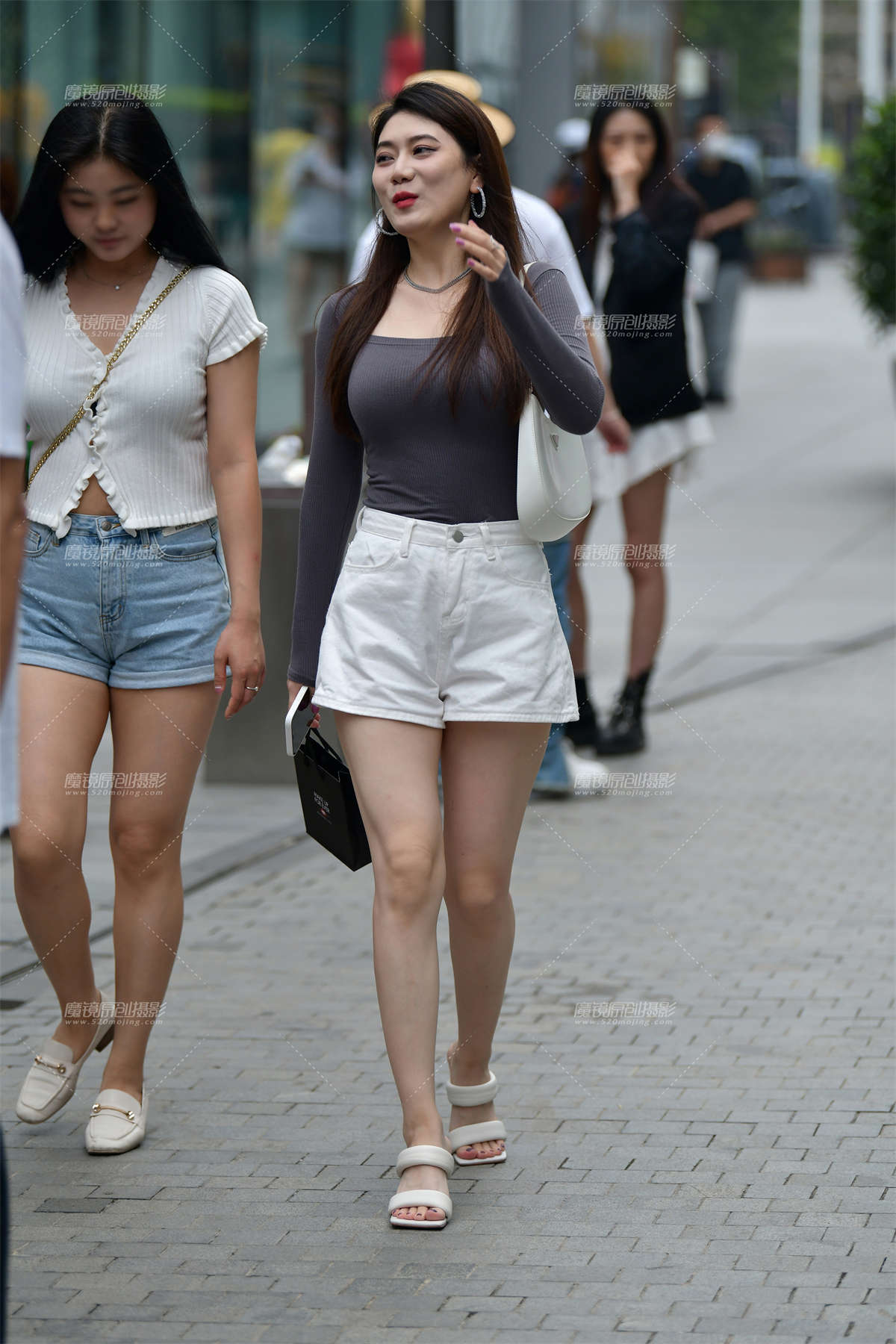 图片[2]-★高挑洁白热裤美女-日更街拍
