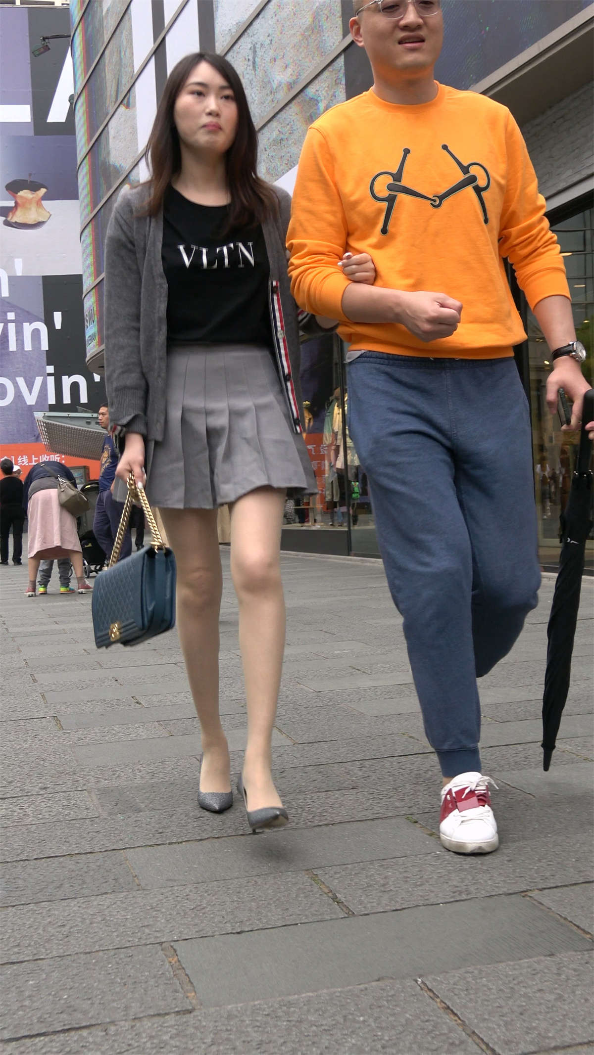 图片[2]-短裙肉丝美女-日更街拍