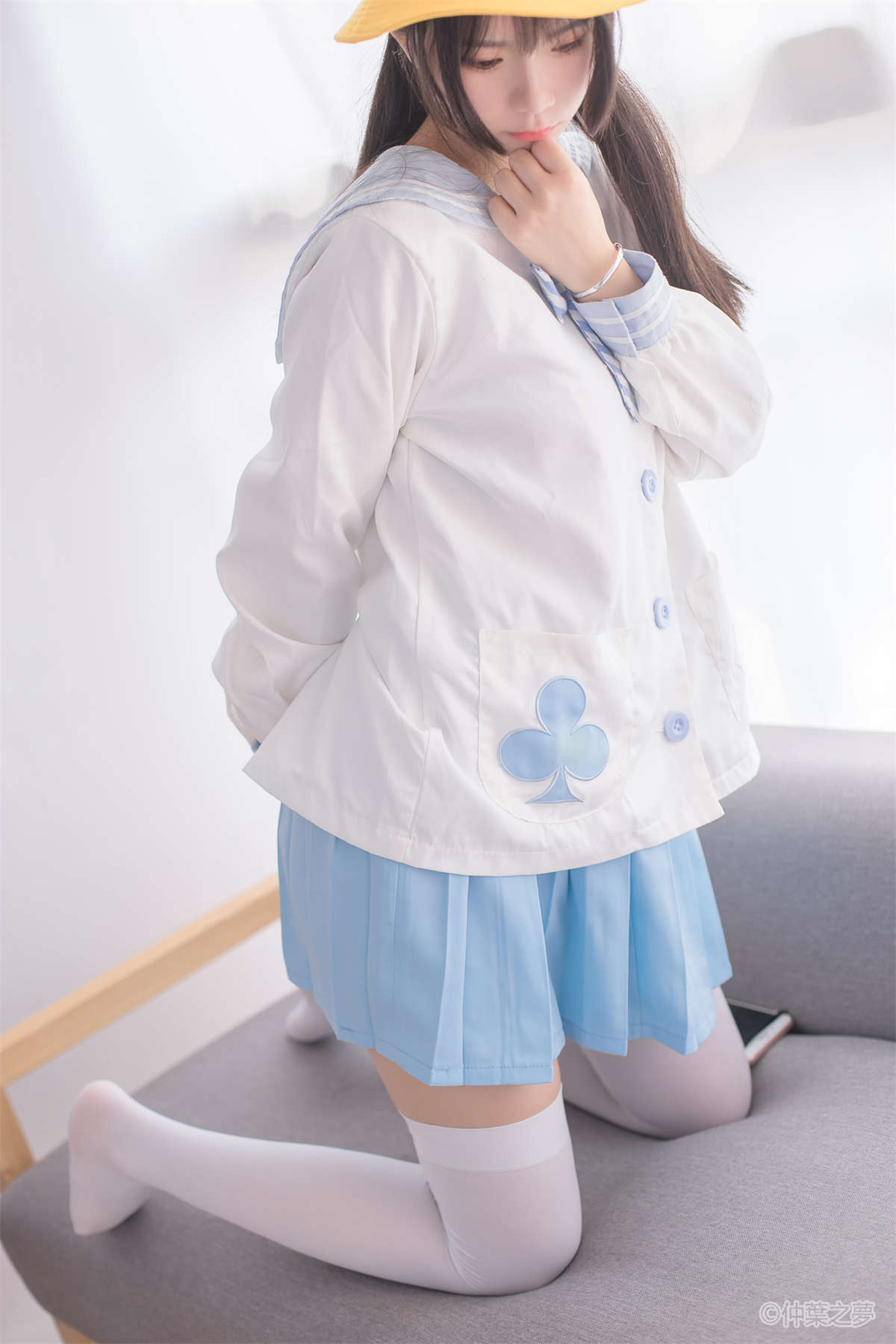 图片[2]-轻兰映画 SPL.008 黄帽学妹的白丝-日更街拍