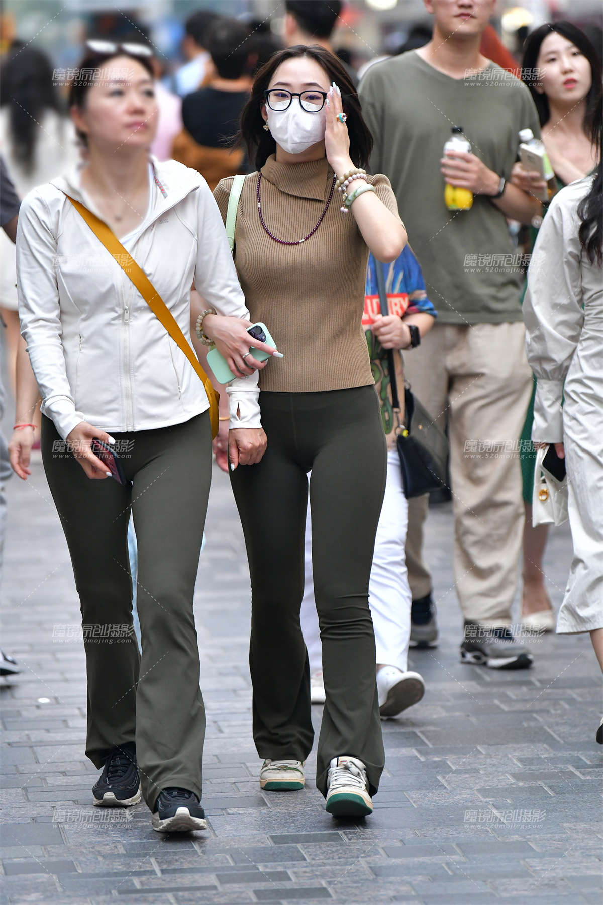 图片[2]-★迷人紧身裤美女-日更街拍