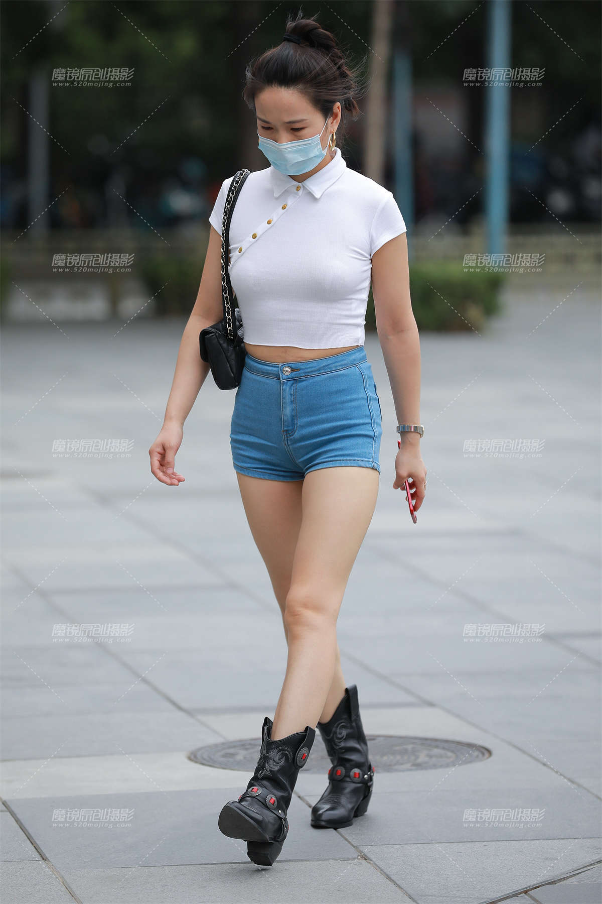 蓝牛热裤小妹-日更街拍