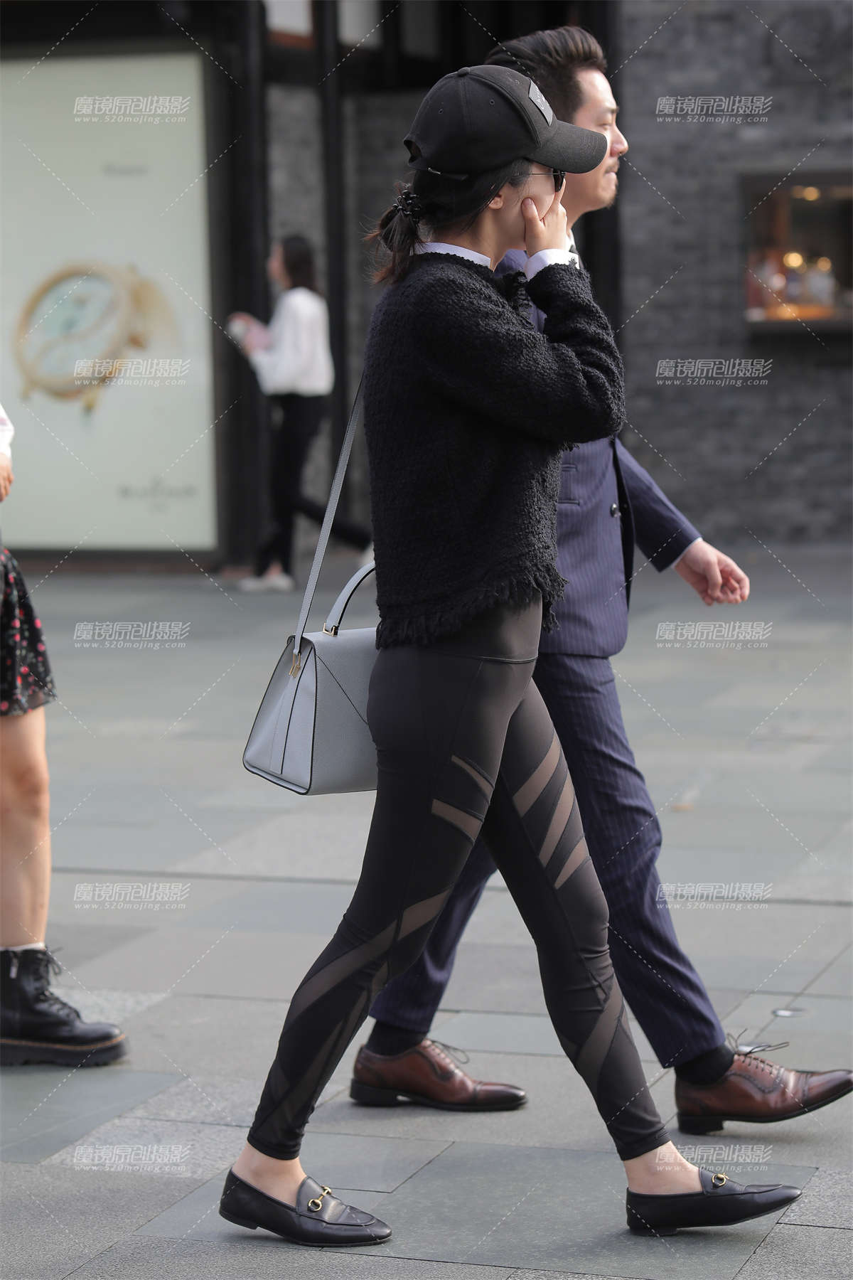 图片[2]-【凯恩赛贴】夏日强烈的阳光把小姐姐照射的浑身发亮-日更街拍