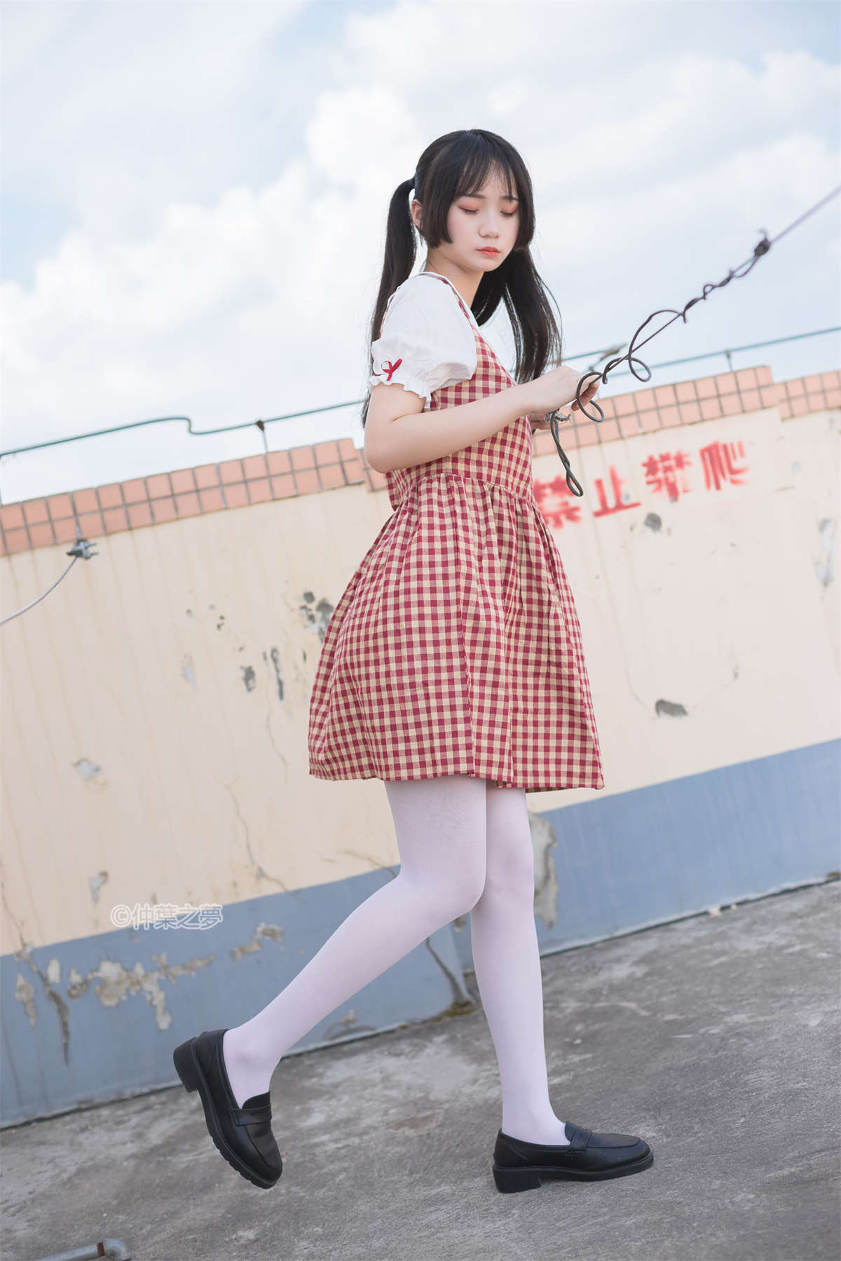 图片[2]-轻兰映画 SPL.009 白丝格子连衣裙-日更街拍