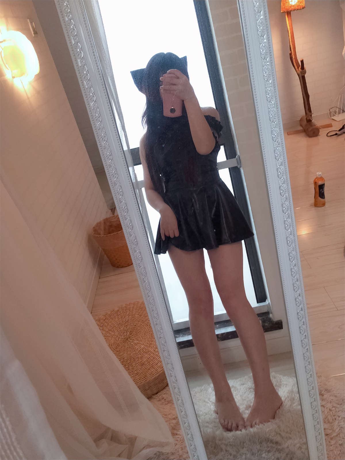 图片[2]-古川kagura 黑亮连衣裙 裸足-日更街拍