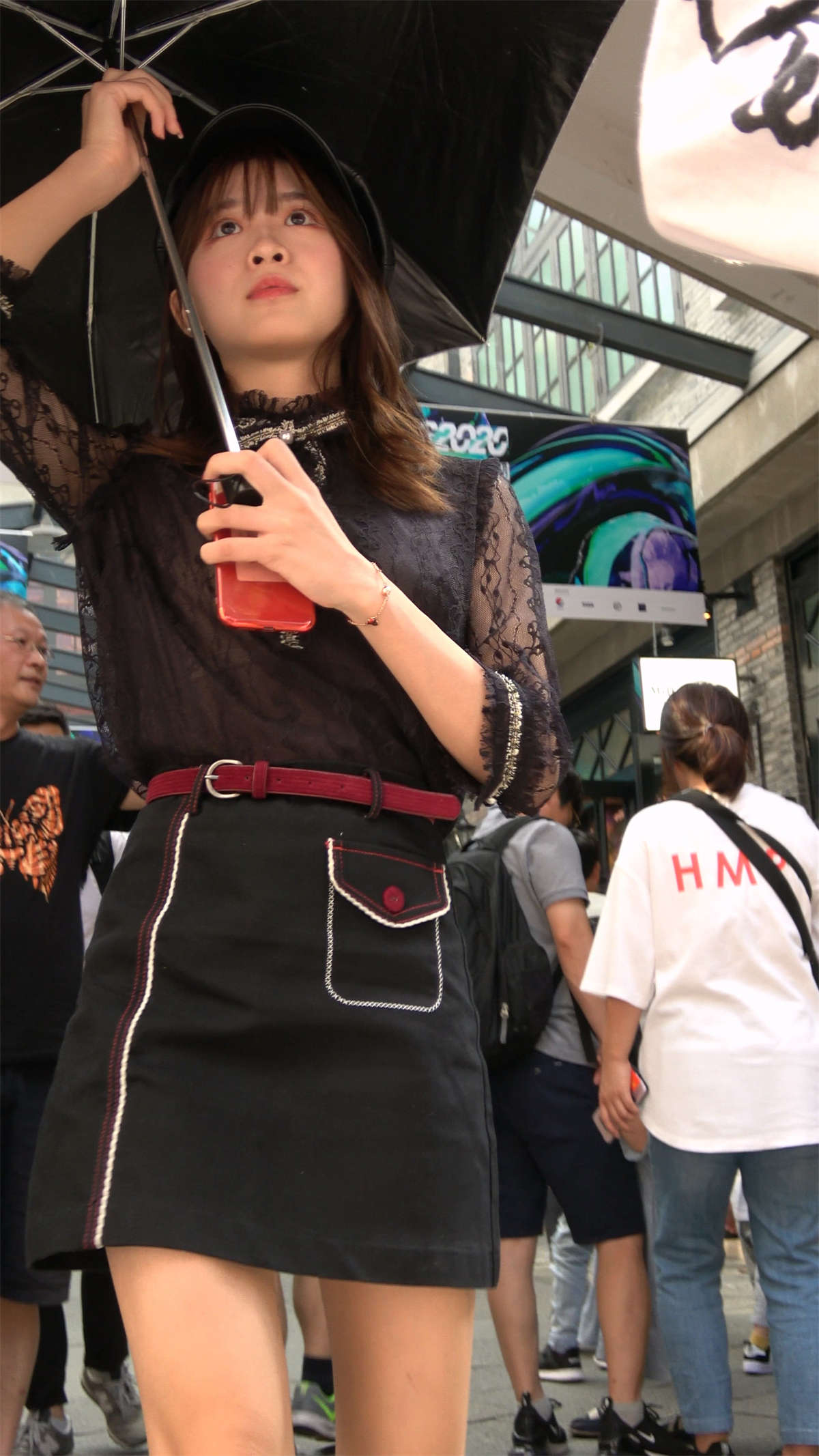 图片[2]-黑色蕾丝裙美女-日更街拍