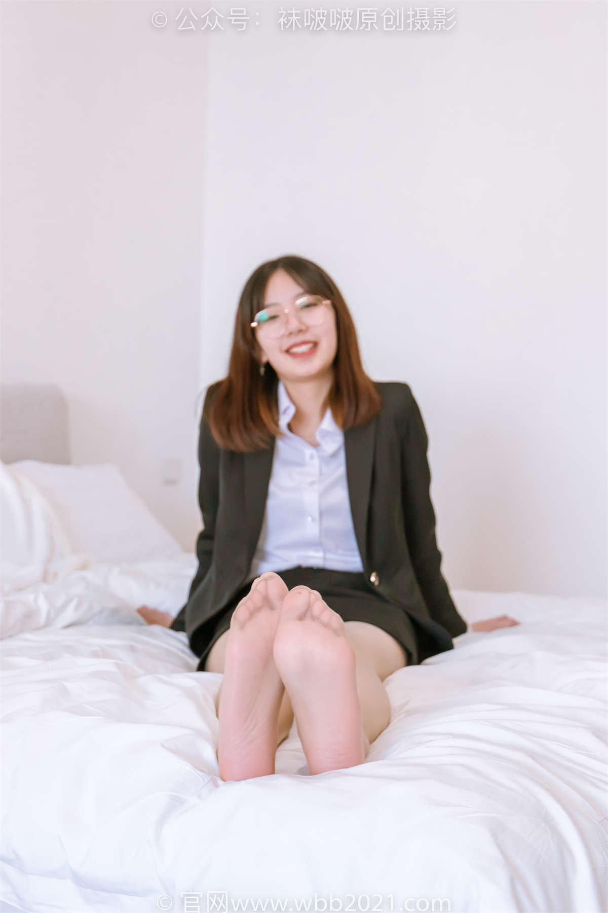 袜啵啵 No.267 小甜豆-高跟鞋、油亮肉丝（脚尖透明款）、ol制服 花絮版-日更街拍