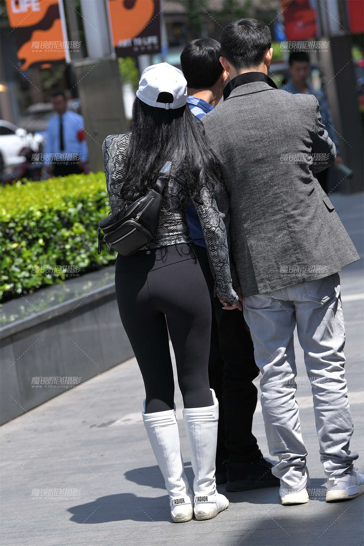 图片[2]-【视觉冲击赛贴】正午时的黑色健美裤-日更街拍