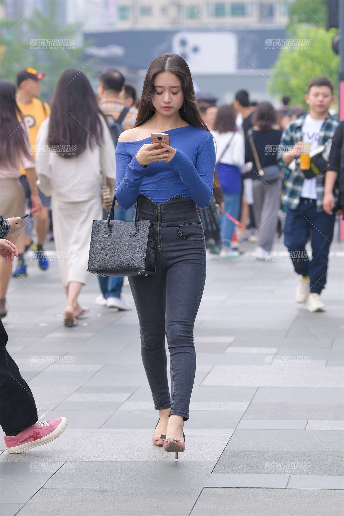 这文质彬彬de紧牛高跟美眉-日更街拍