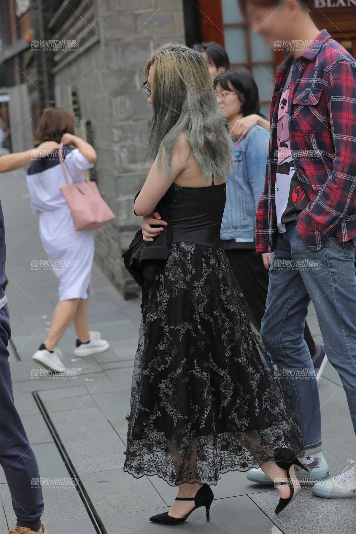 图片[2]-【凯恩赛贴】小姐姐这么穿着 实属勇敢-日更街拍