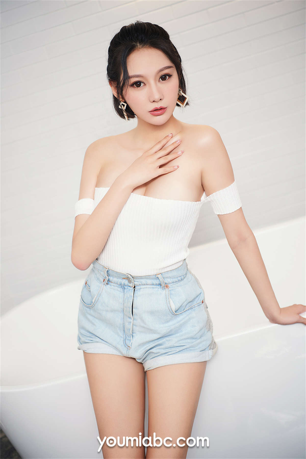 YouMi尤蜜 2019.10.26 渴望の眼神 艺轩-日更街拍