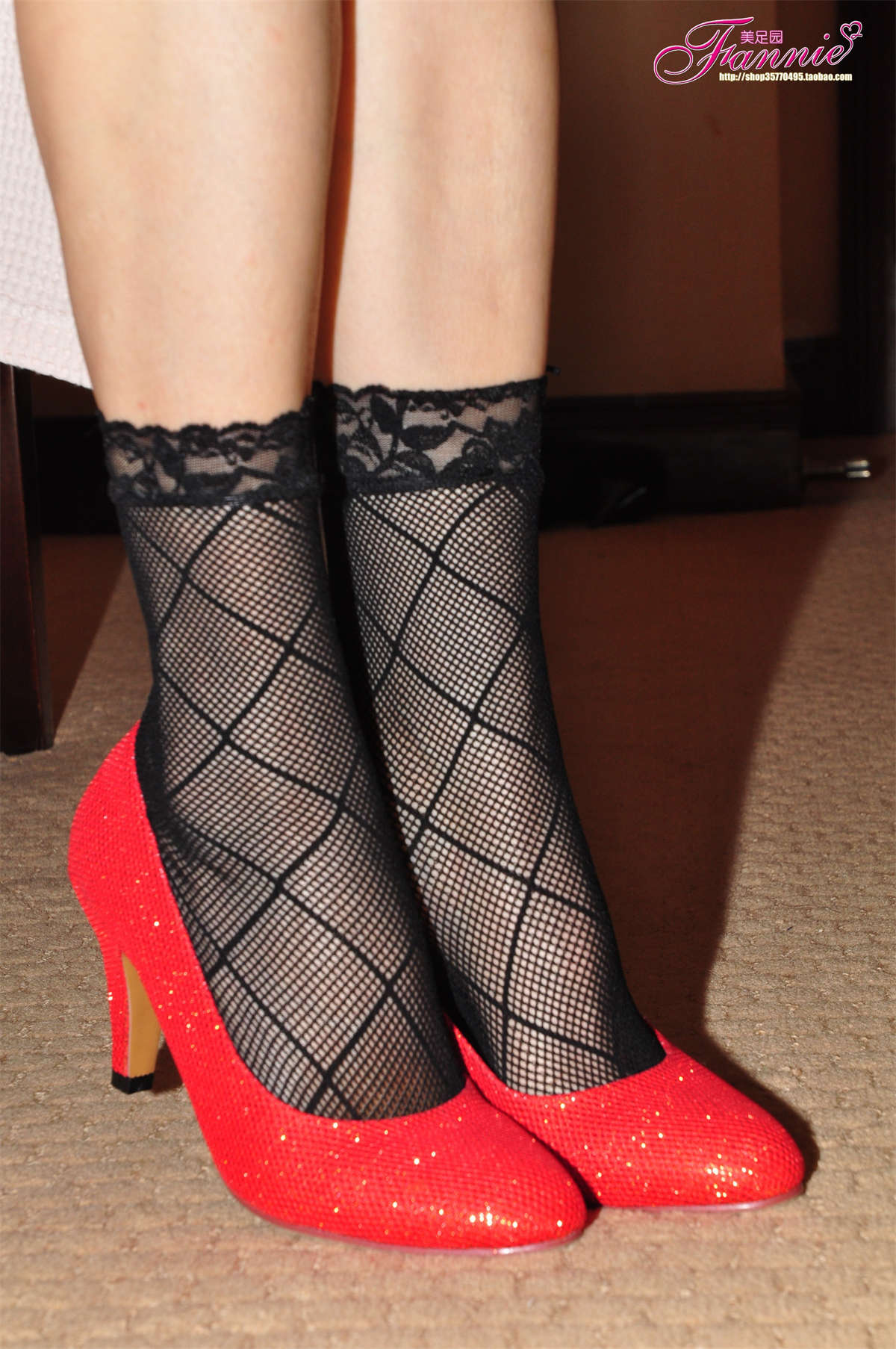 Fannie芬妮美足园NO.137 一双红舞鞋（黑丝）-日更街拍