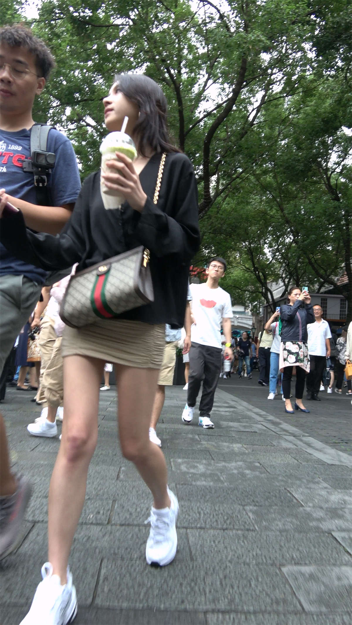 图片[2]-超短包臀短裙小妹-日更街拍