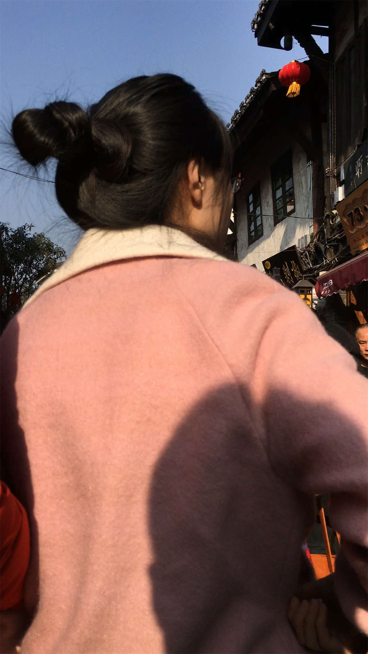 图片[2]-紧身蓝色牛仔裤美眉-日更街拍