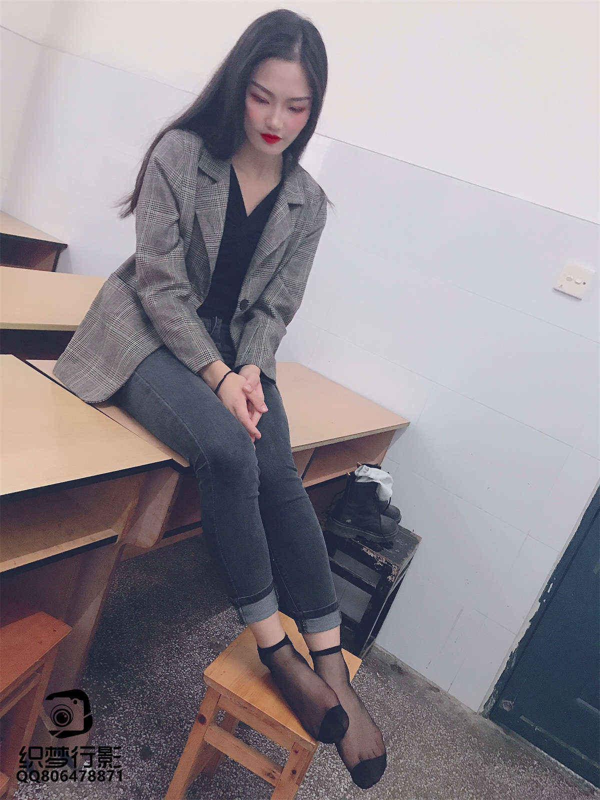 图片[2]-织梦行影摄影作品 第061期 教室短黑丝-日更街拍