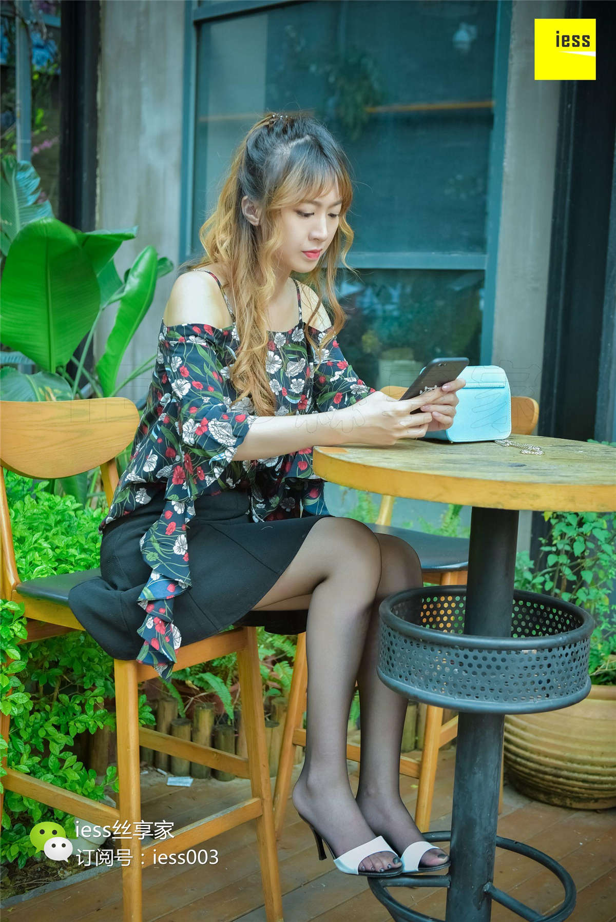 IESS异思趣向 丝享家096期：新晋175高挑黑丝女神紫紫-日更街拍