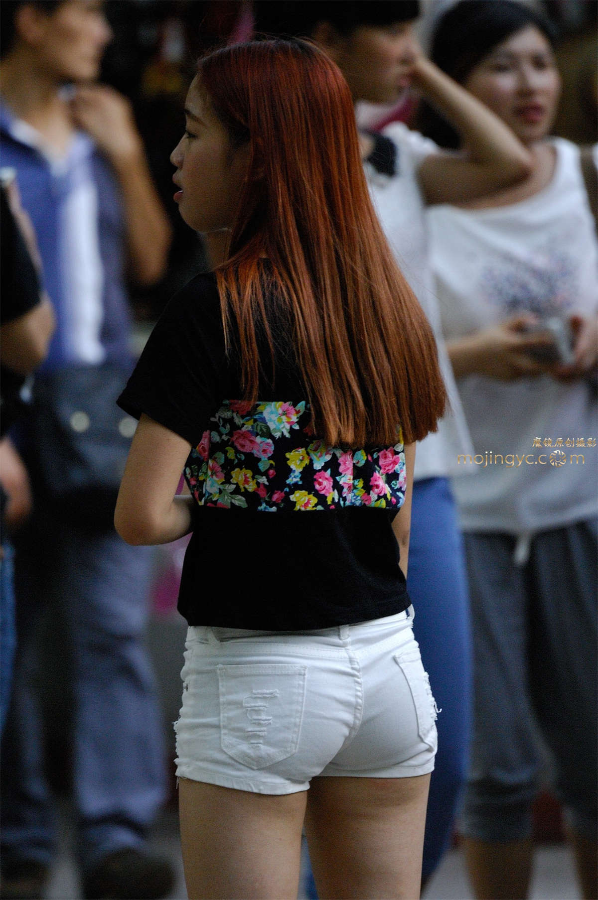 图片[2]-2016-09-28翘臀白短裤妹妹36张-日更街拍