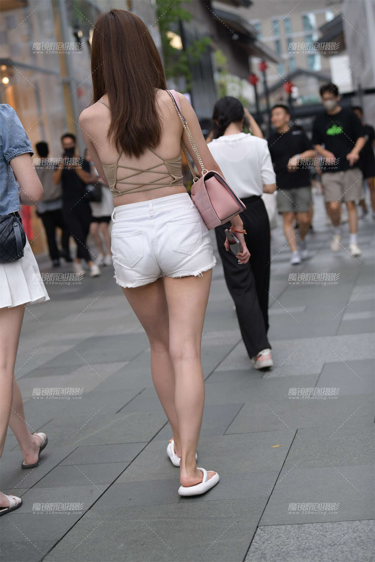 图片[2]-紧致白热裤-日更街拍