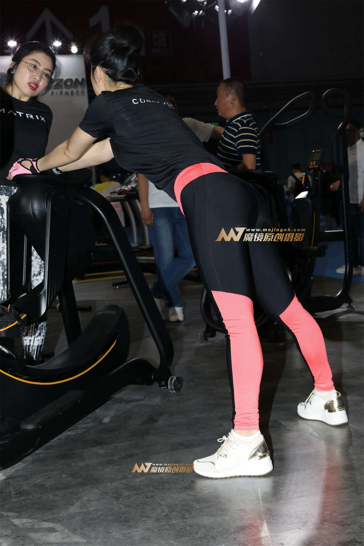 图片[2]-【欧阳幽明赛帖】 黑暗中寻找光明-日更街拍