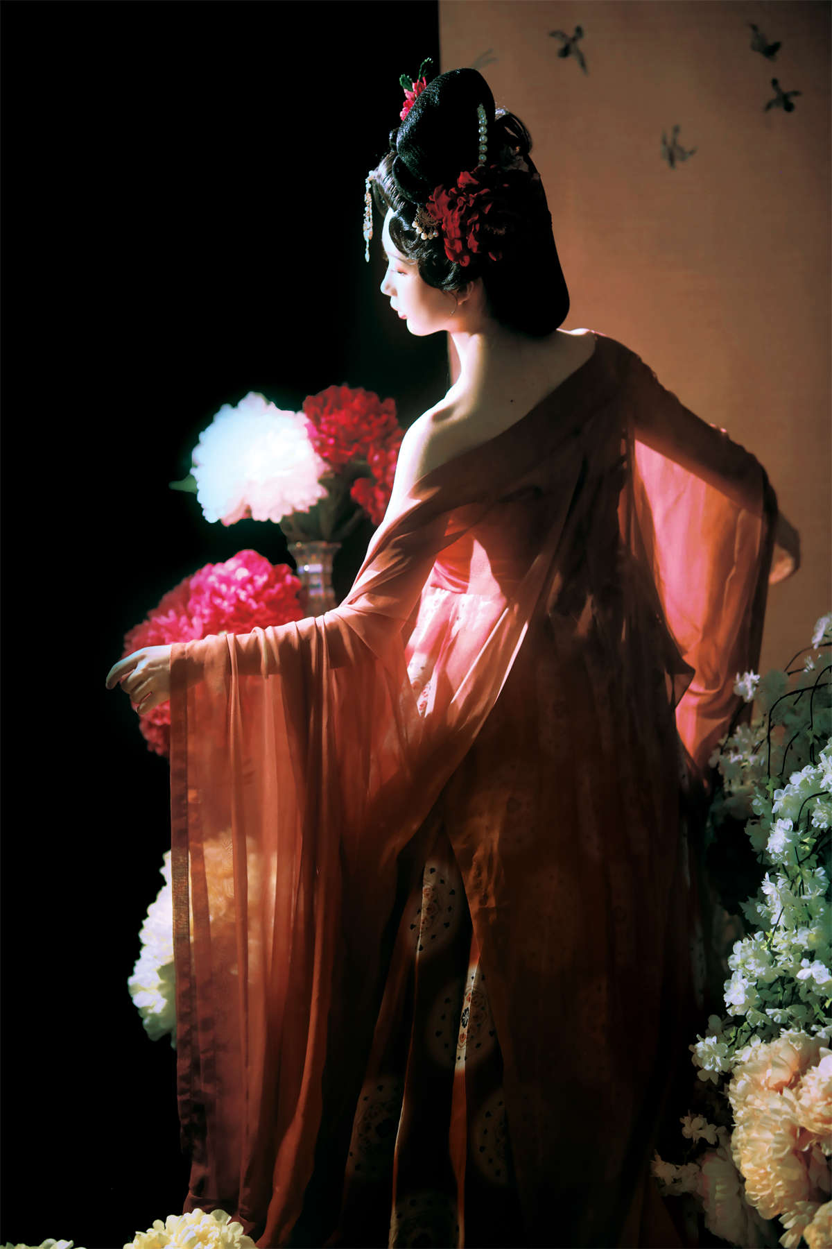 YITUYU艺图语 2022.08.23 贵妃醉卧牡丹丛 文鱼插图1